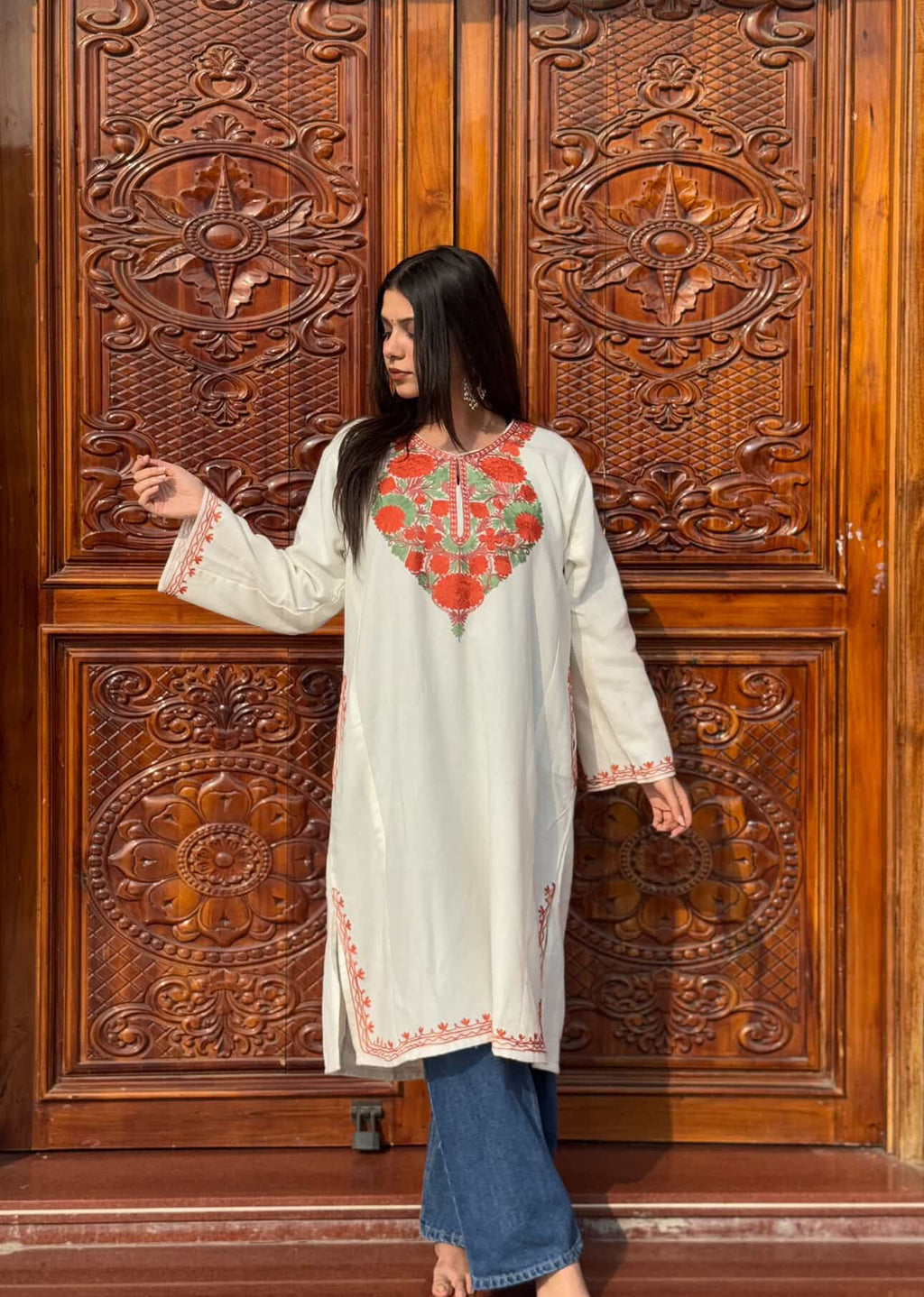 Elegant White Cotton Long Kurti – Kashmiri Style Embroidery