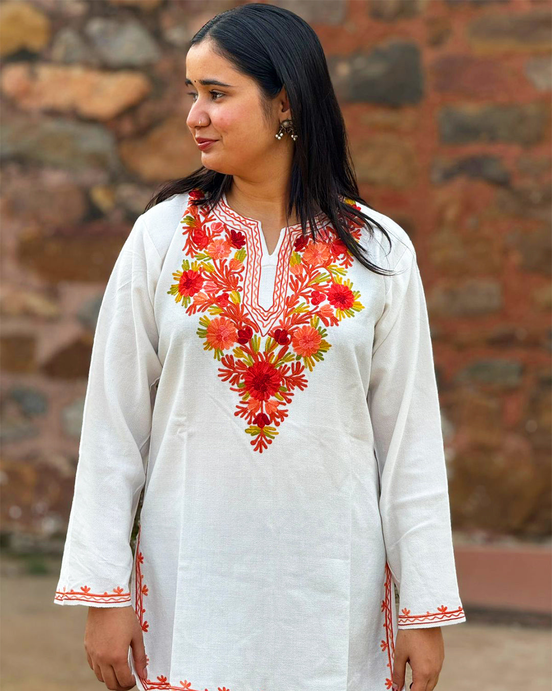White Floral Kashmiri Embroidered Kurti – Elegant Everyday Ethnic Wear
