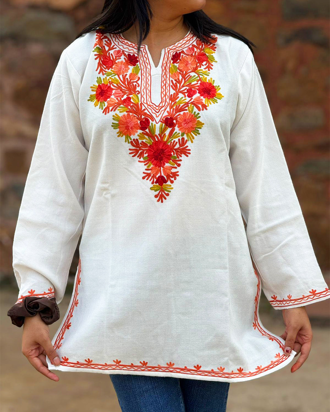 White Floral Kashmiri Embroidered Kurti – Elegant Everyday Ethnic Wear